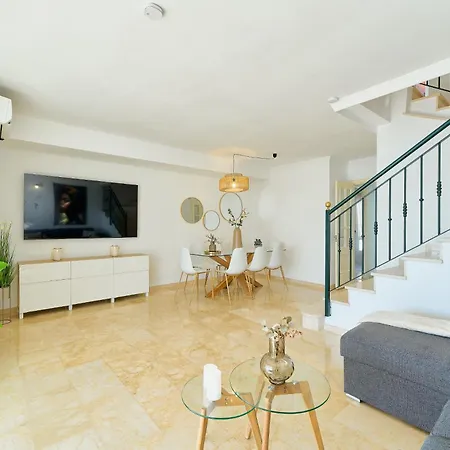 Σπίτι διακοπών Kosta Homes - House With Sea View And Game Benalmádena